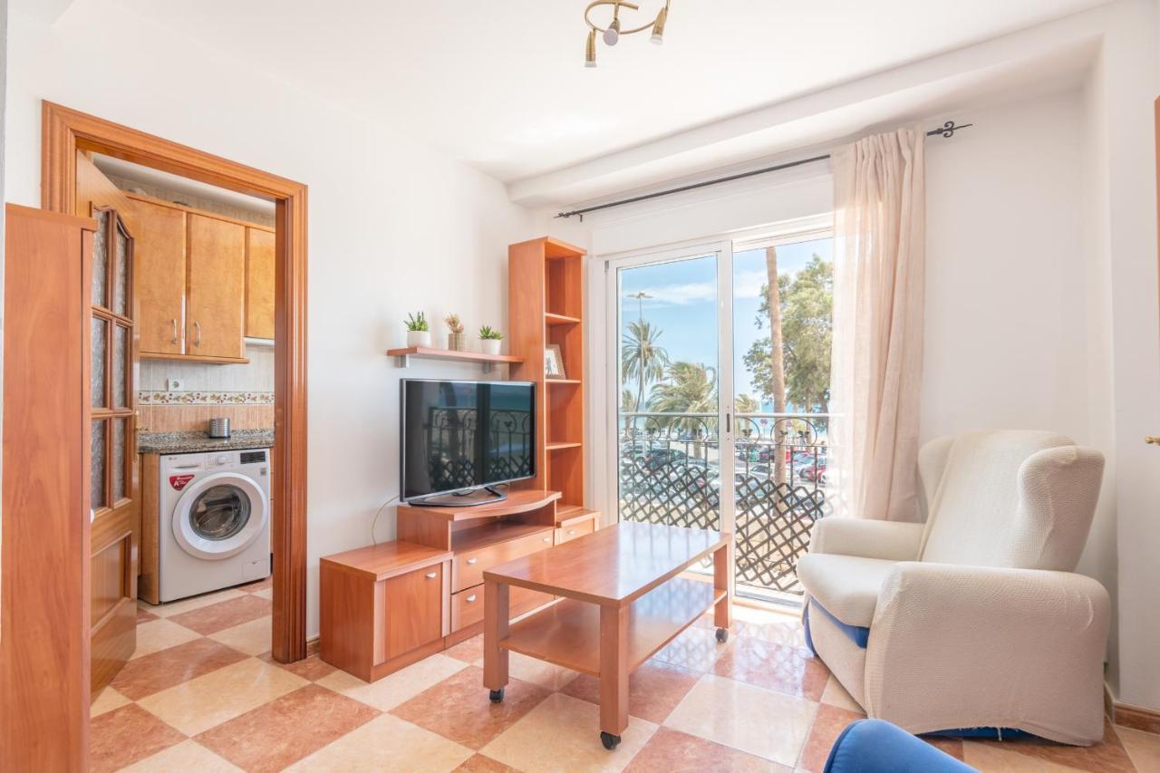 Renthas Pedregalejo Beach Apartments Малага Экстерьер фото