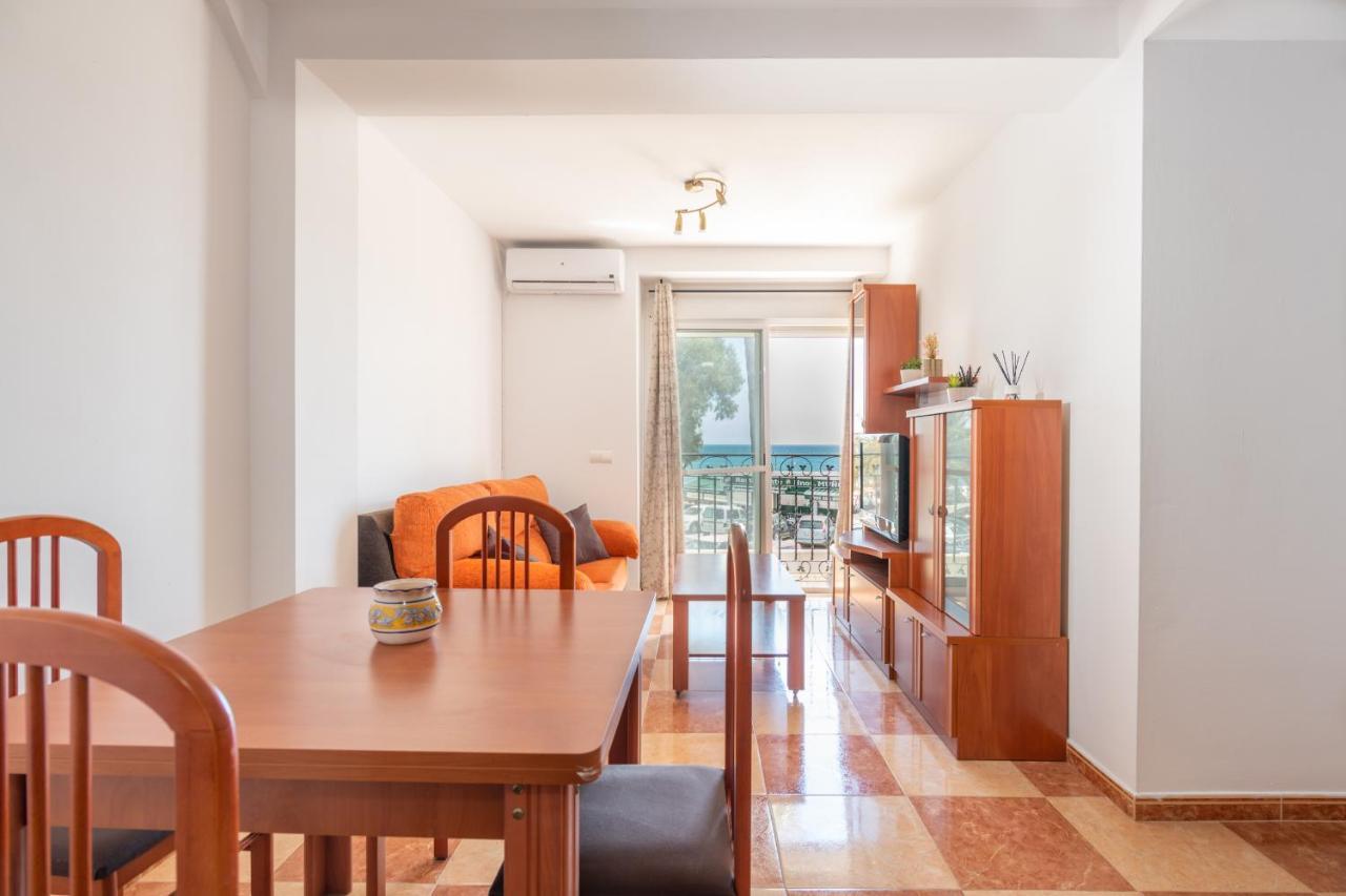 Renthas Pedregalejo Beach Apartments Малага Экстерьер фото