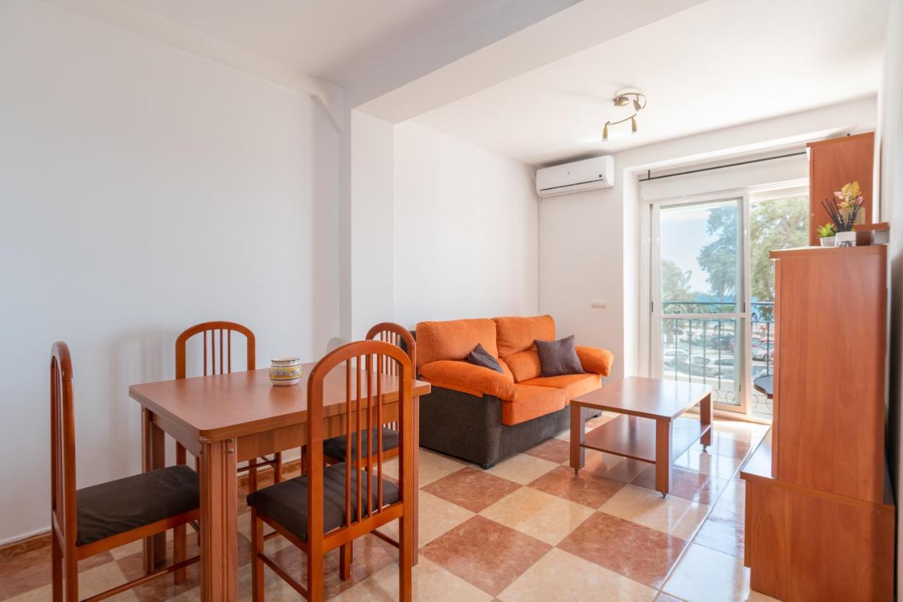 Renthas Pedregalejo Beach Apartments Малага Экстерьер фото