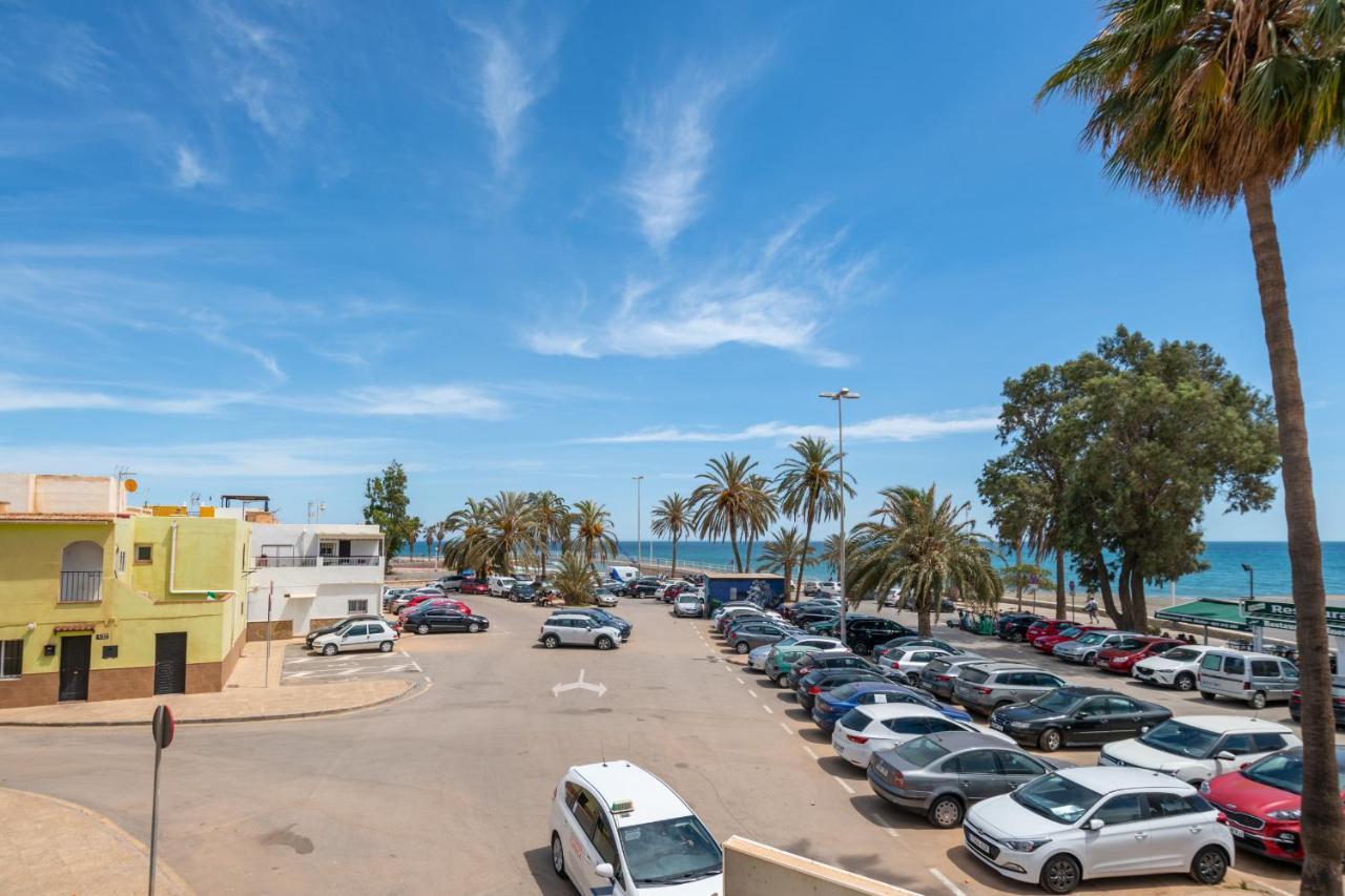 Renthas Pedregalejo Beach Apartments Малага Экстерьер фото