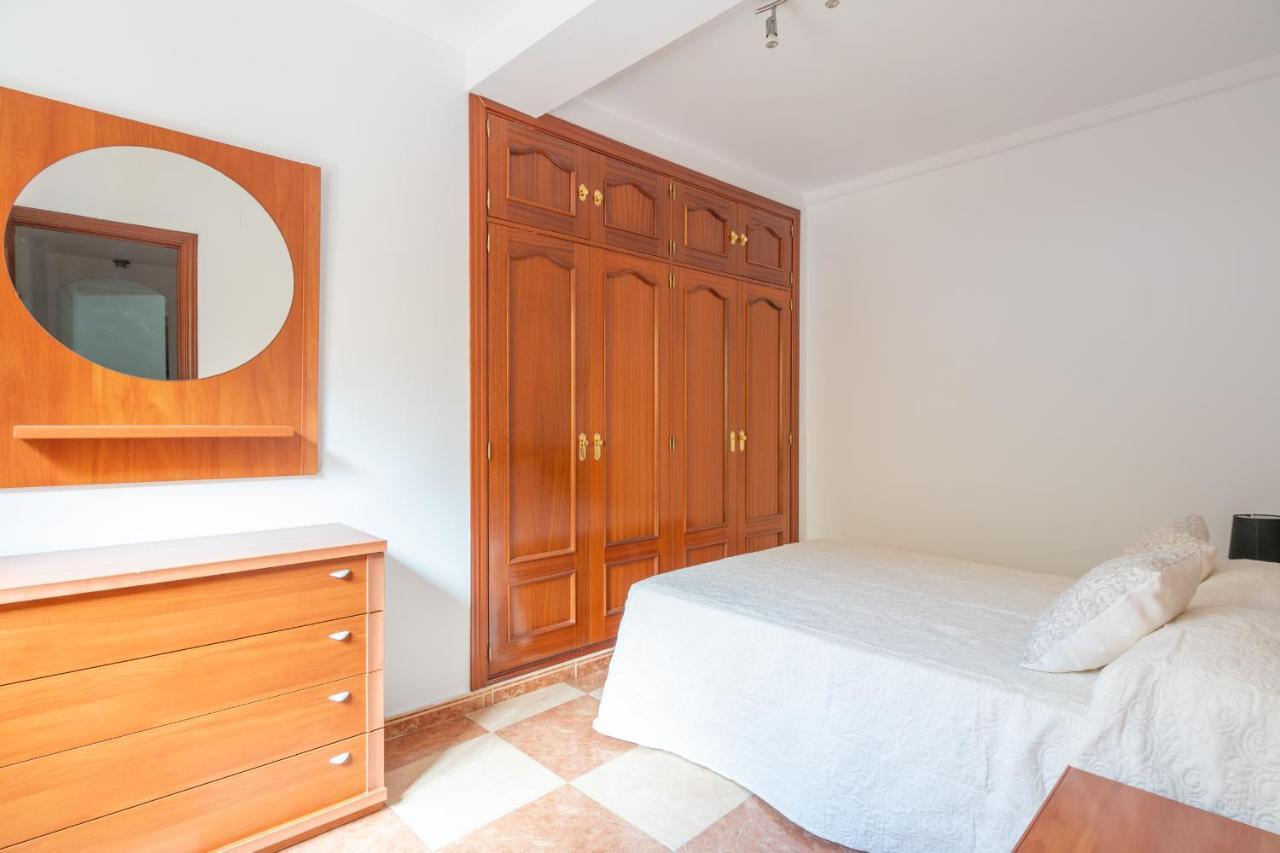 Renthas Pedregalejo Beach Apartments Малага Экстерьер фото