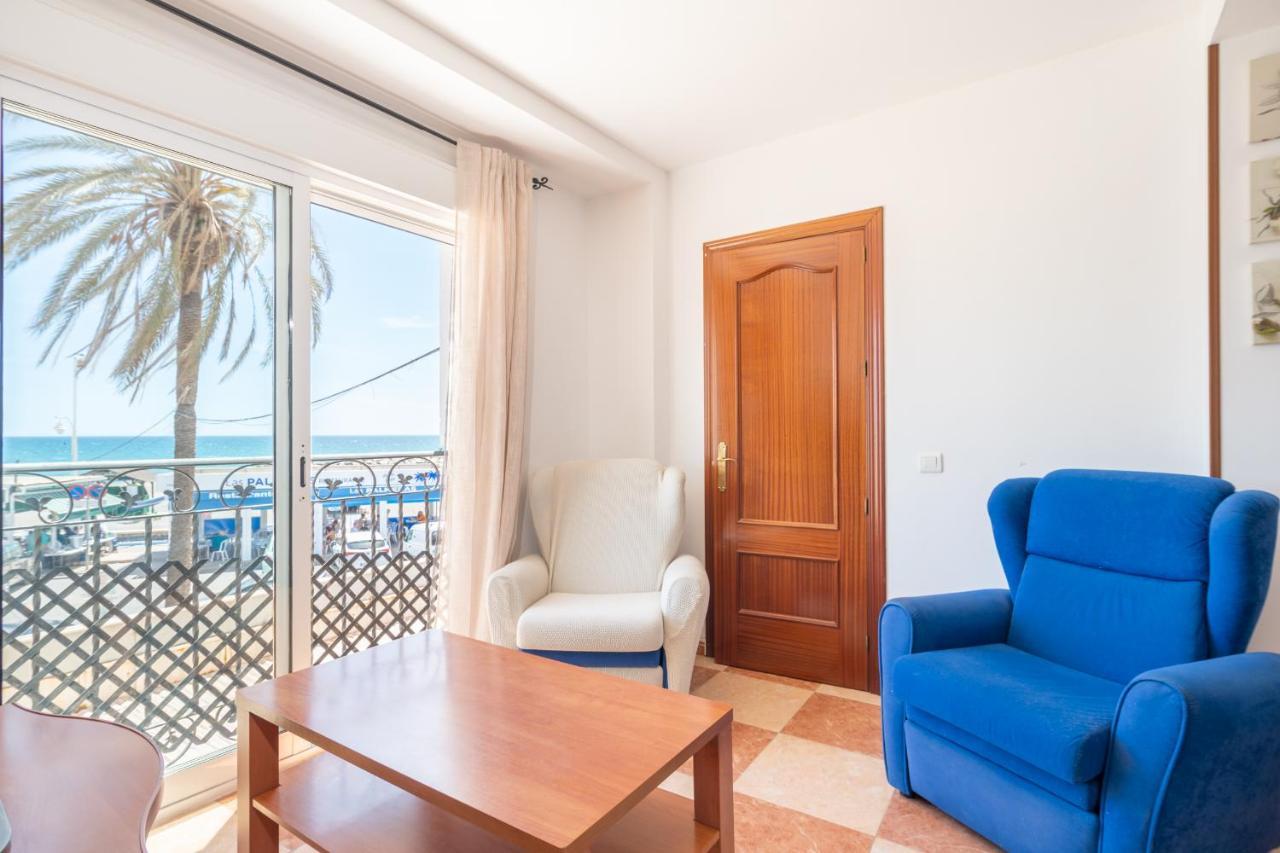 Renthas Pedregalejo Beach Apartments Малага Экстерьер фото