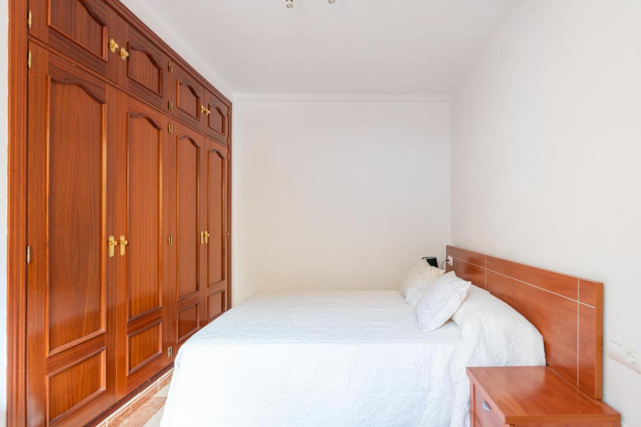 Renthas Pedregalejo Beach Apartments Малага Экстерьер фото