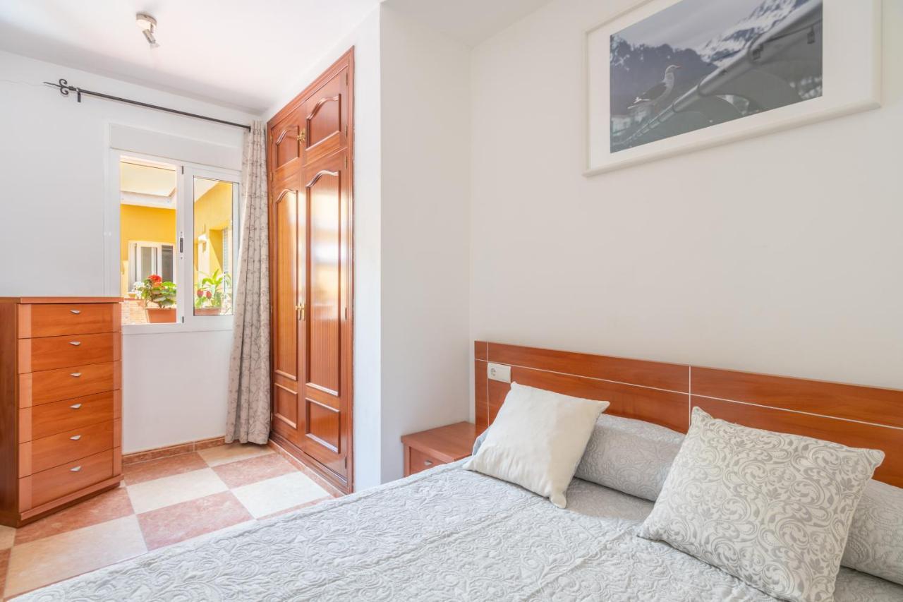 Renthas Pedregalejo Beach Apartments Малага Экстерьер фото
