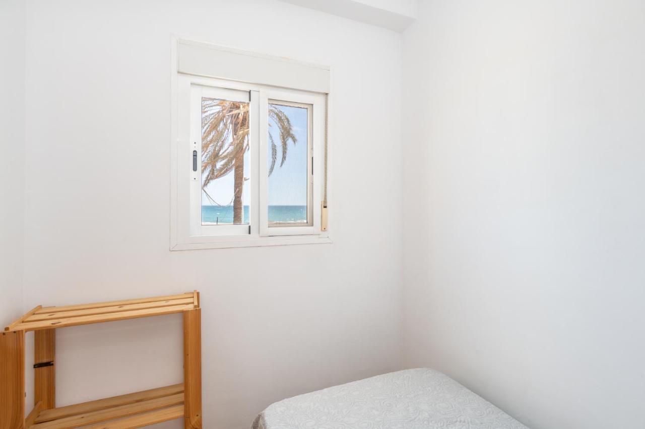 Renthas Pedregalejo Beach Apartments Малага Экстерьер фото